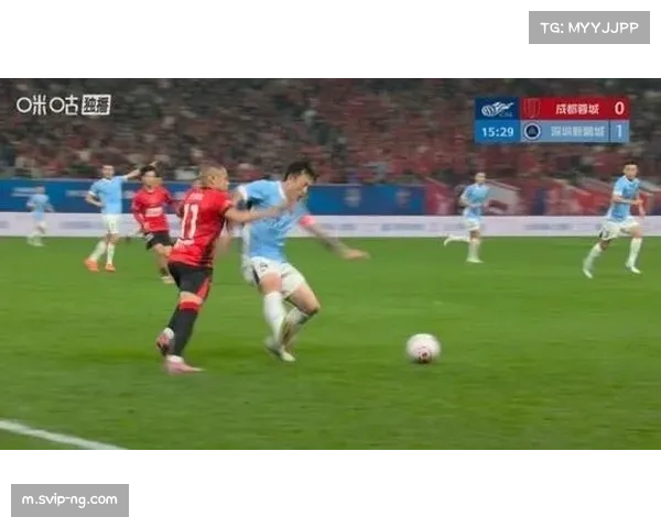 姜至鹏肘击染红VAR改判引争议，深圳十人应战防线崩盘